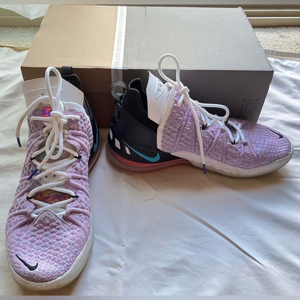 Nike LeBron 18 Graffiti Size 10